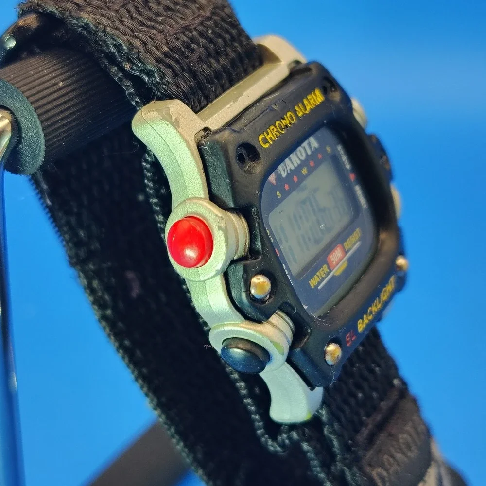 Vintage 2004 Dakota 30mm Mens Digital Watch‎ Retro Sport Strap Wrist Size 5-7.5